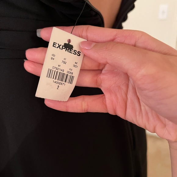 Brand: Express
Size: 2
Color: Black - Picture 4 of 5